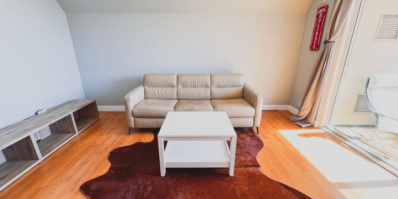 San Diego House: 3915 Nobel Dr