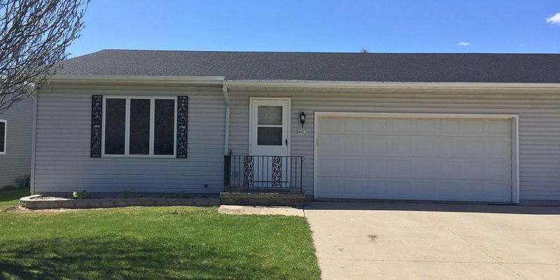 Manitowoc Apartment: 4413 Menasha Ave