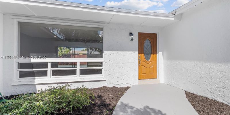 Miramar House: 7773 Coral Blvd