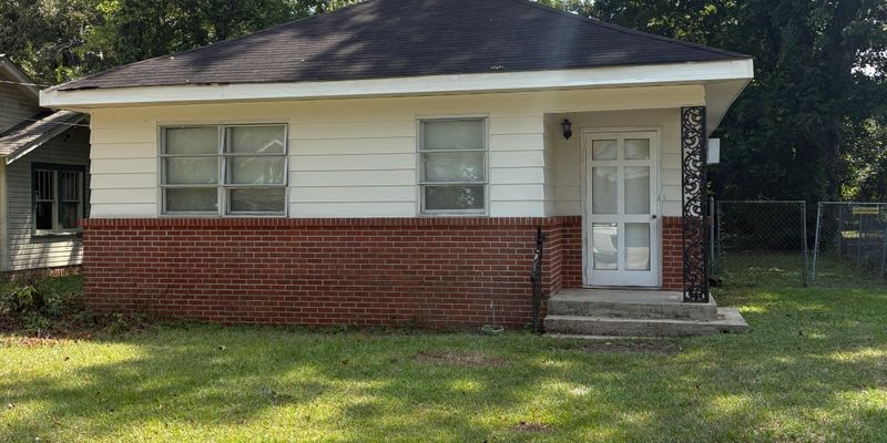 Montgomery House: 2020 E 3rd St