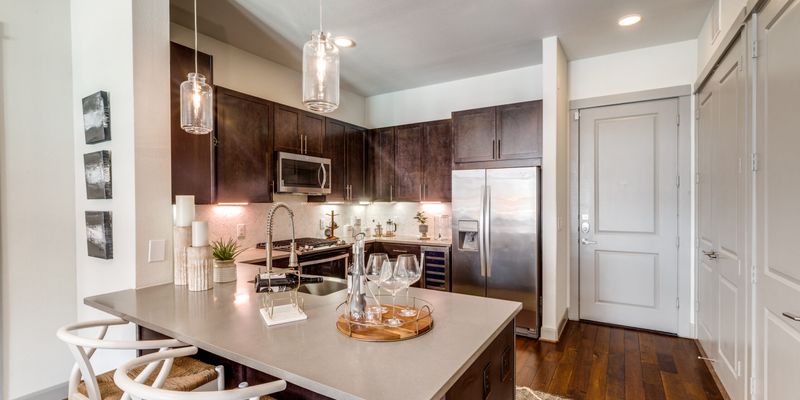 Houston Apartment: 5195 Hidalgo St