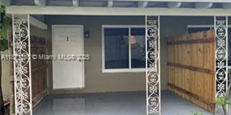 Hollywood House: 2215 Adams St # 1-2