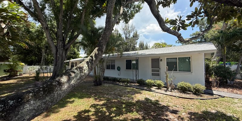 St Petersburg Apartment: 6775 49th Avenue North