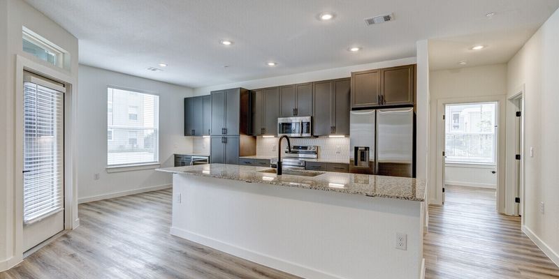 Katy Apartment: 4000 Anserra Trl