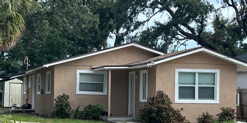 Winter Haven Apartment: 611 Ave S NE