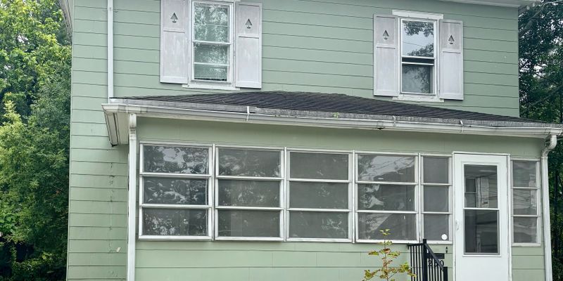 Salisbury House: 230 Hazel Ave