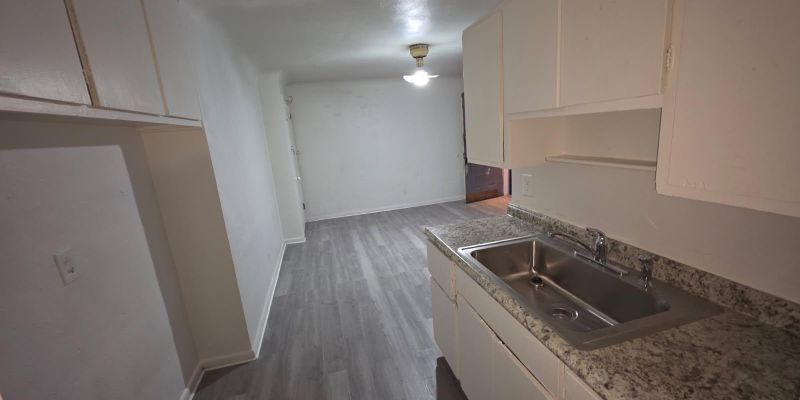Cincinnati Apartment: 1815 Cleveland Ave