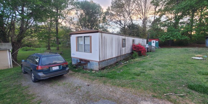 Connelly Springs House: 8364 Cedar St