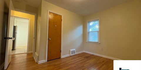 10. Room2.jpg