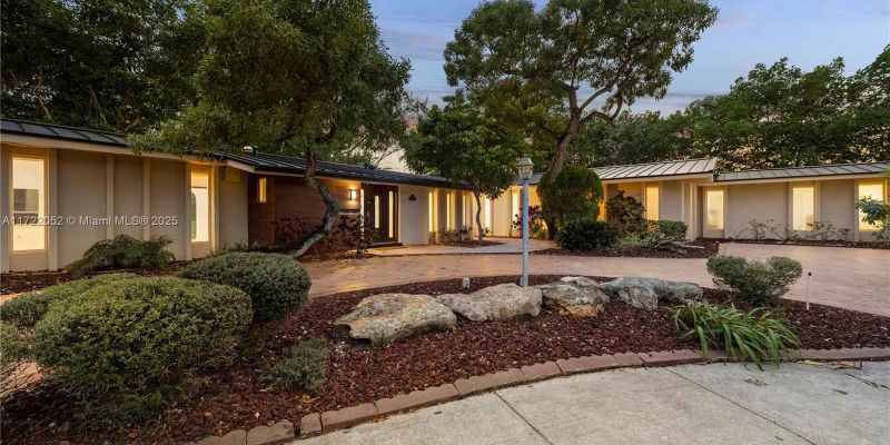 Miami House: 19860 NE 24th Ct