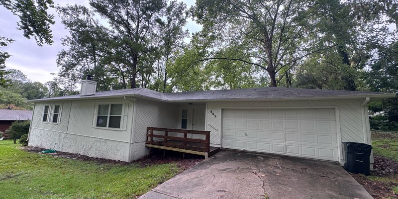 Gainesville House: 603 NW 101st St