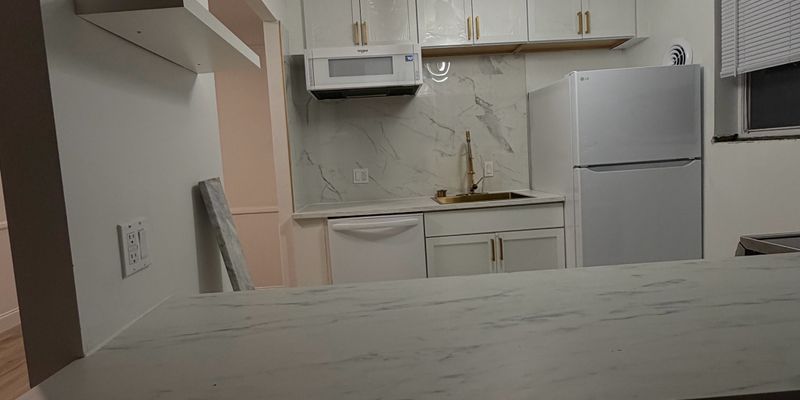 Cincinnati Apartment: 1617 Pelham Pl