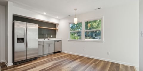 119 706 14th Ave.jpg