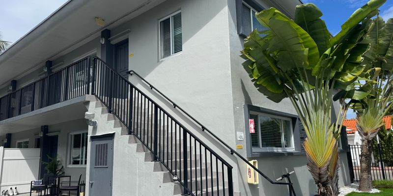 Miami Beach Apartment: 660 Lenox Ave.