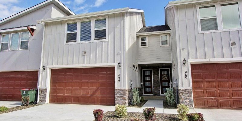 Meridian House: 496 N Tessa Ln