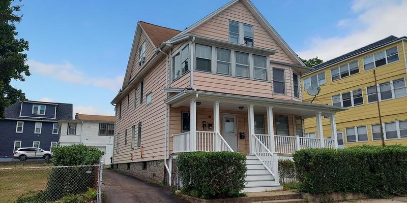 Ansonia Apartment: 12 East St