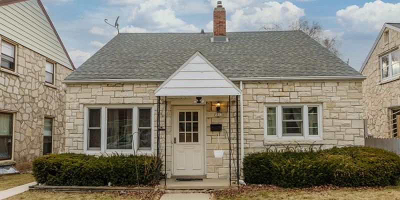 Milwaukee House: 3817 S 14th St