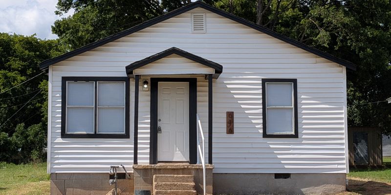 Sulphur House: 616 W Oklahoma Ave