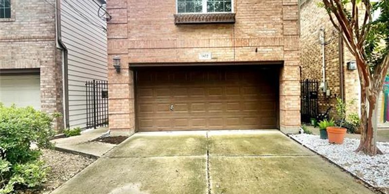 Houston House: 1622 Cohn St