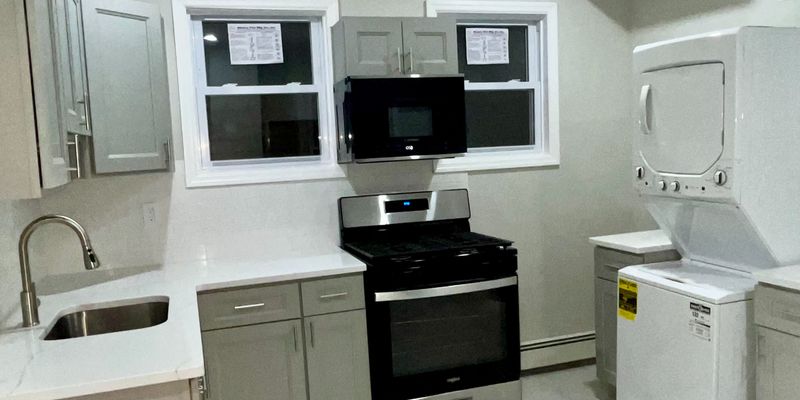 Garfield Apartment: 364 River Dr