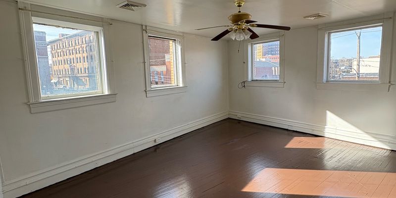 Uniontown Apartment: 30 N Gallatin Ave