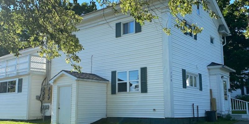 Caribou Apartment: 720 Main St