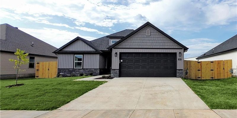 Centerton House: 1121 Monarch Rd