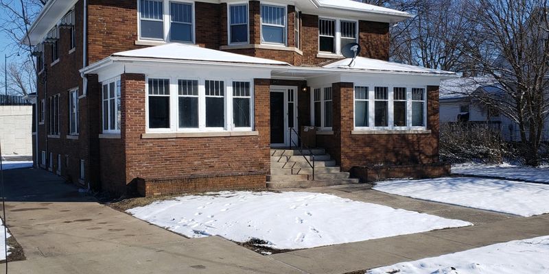 Galesburg Apartment: 343 E Water St