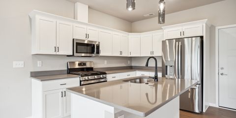 10-128_2240 Eversull Ln.jpg