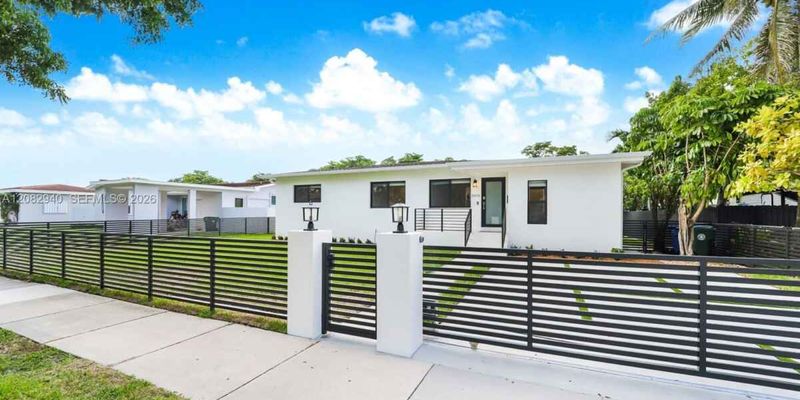 Miami House: 5970 SW 16th St