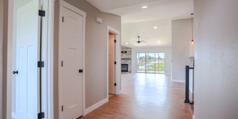 127KinseyEntryWay2.jpg