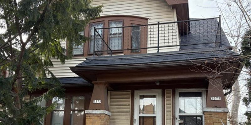 Milwaukee Apartment: 3375 N 37th St