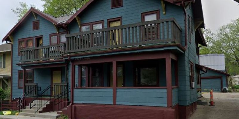 Des Moines Apartment: 1020 25th St