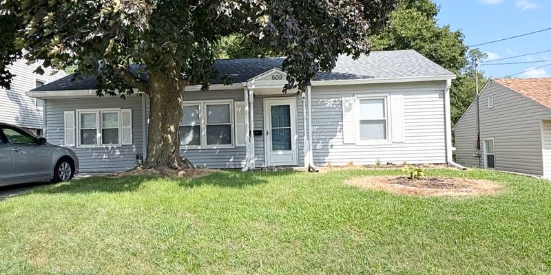 Bettendorf House: 609 23rd St