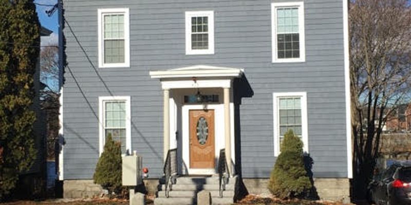 Lowell Apartment: 423 Pawtucket Street