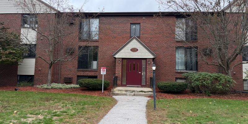 Manchester House: 12R English Village Rd #102