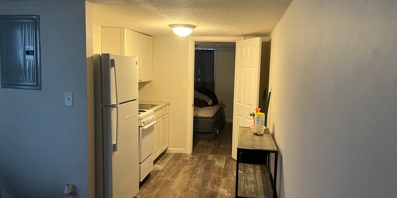Cincinnati Apartment: 2111 Lawn Ave