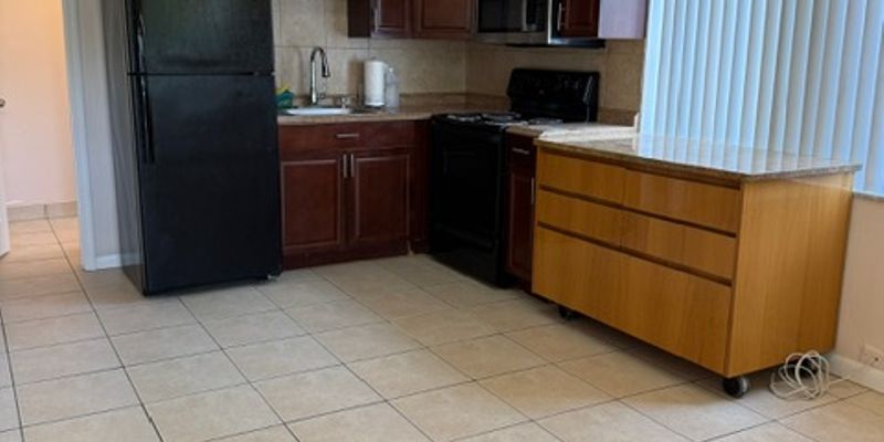 Sunrise Apartment: 5972 NW 19th St