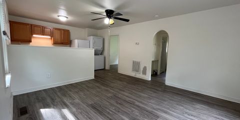 320 bennert apt B living room.jpg