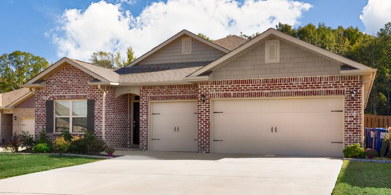 Harvest House: 157 High Leaf Dr