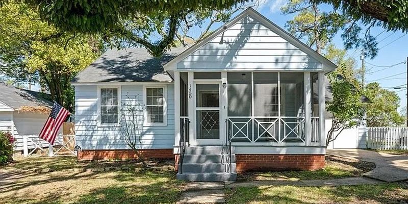 Mobile House: 1450 McArthur St