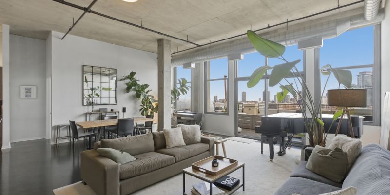 Chicago Apartment: 900 N Kingsbury St