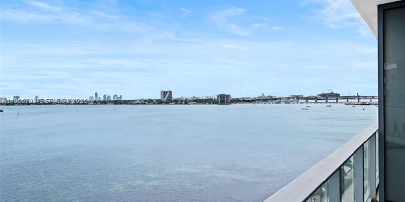 Miami Condo: 700 NE 24th St