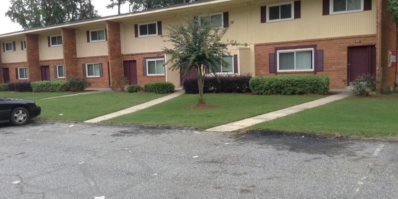 Warner Robins Apartment: 106 Wellborn Road