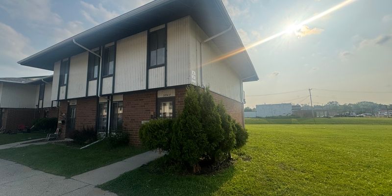 Greenfield Townhome: 3904 S Sunset Sq