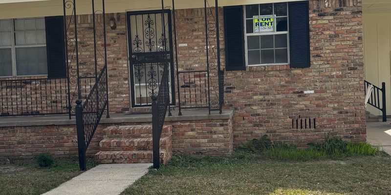 Mobile House: 2359 Crestwood Circle