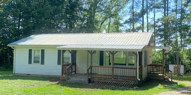 Baskerville House: 10671 Buggs Island Rd