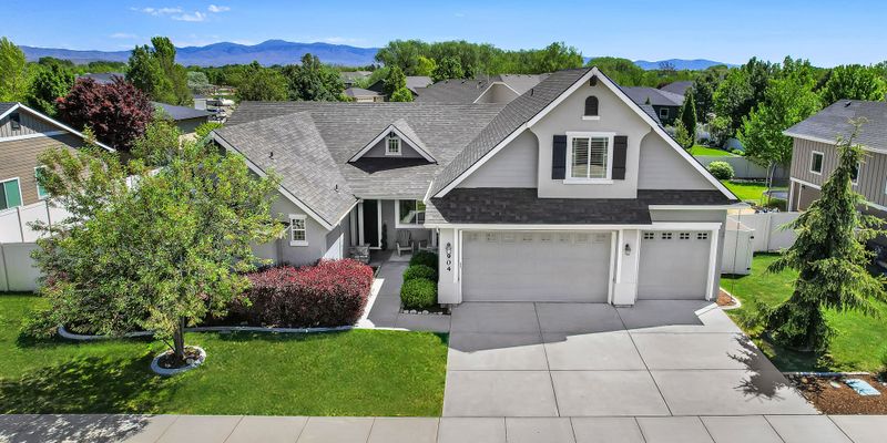 Eagle House: 904 N Tullshire Way