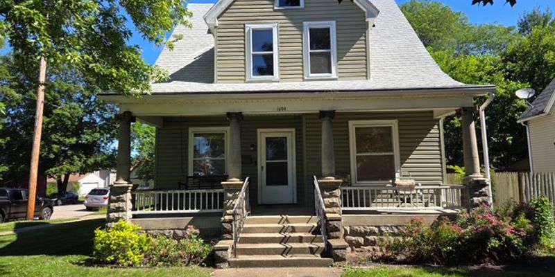 Rockford House: 1604 8th Ave