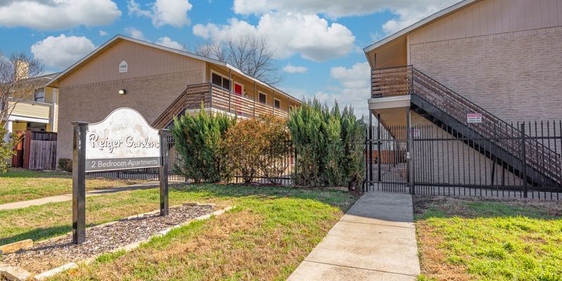Dallas Apartment: 5414 Reiger Ave
